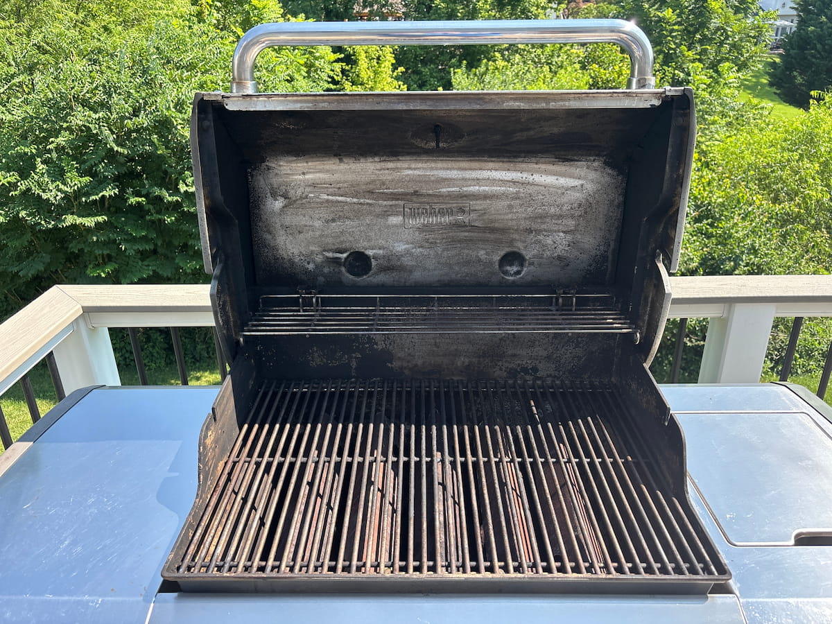 Grill cleaning after — fully degreased and restored